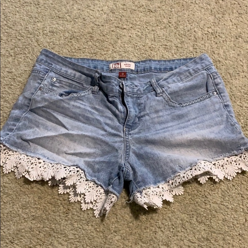 L.E.I. Low rise shorts